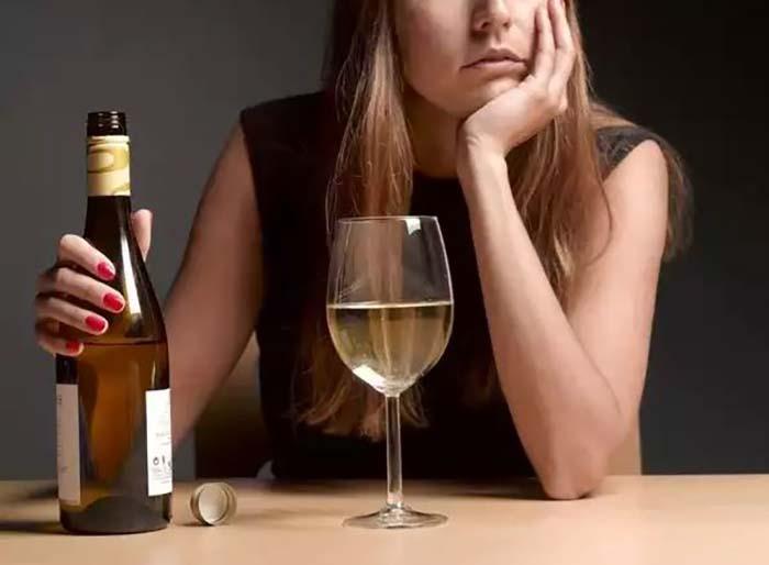 Is It Bad To Drink On Your Period (1)