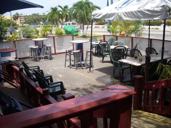 Best Beach Bars Grand Cayman (5)