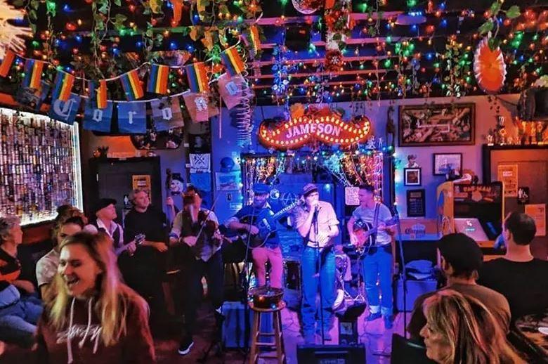 Best Dive Bars In Key West-4